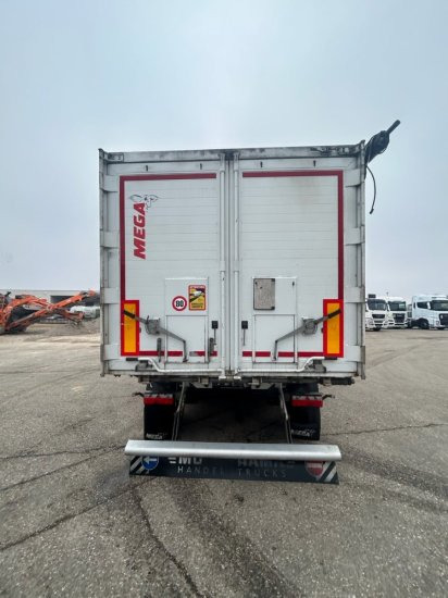 MEGA Alu-Kastenmulde 55m³, SAF-Achsen, Rollplane, Kombiklappe, Stehpodest - Tipper semi-trailer: picture 3 MEGA Alu-Kastenmulde 55m³, SAF-Achsen, Rollplane, Kombiklappe, Stehpodest - Tipper semi-trailer: picture 3