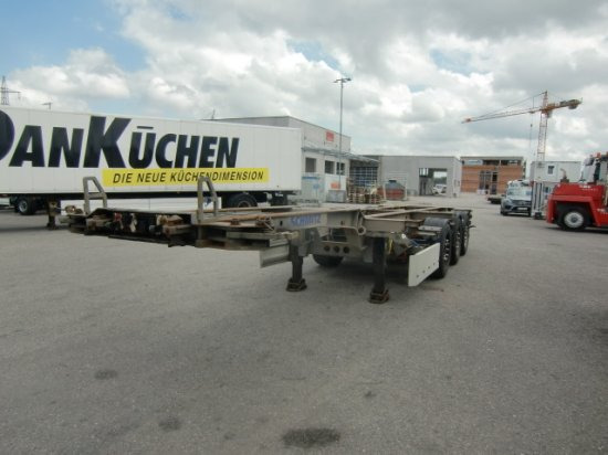 Container transporter/ Swap body semi-trailer Schmitz Containerchassi 3-achsig SCF 24G45 Slider: picture 1