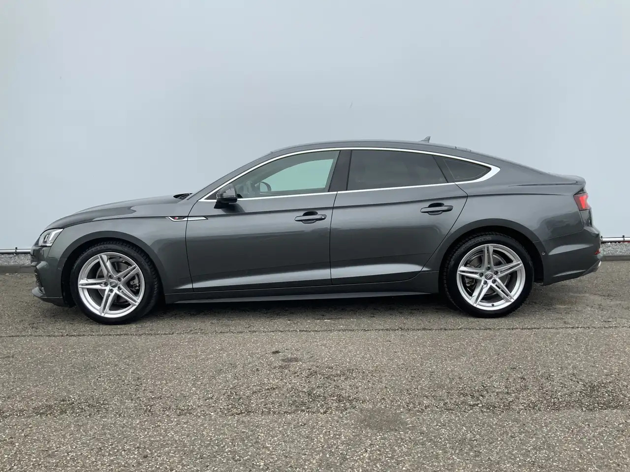 Audi A5 Sportback 2.0 TFSI g-tron Sport 2 x S-line edition - Hatchback: picture 3 Audi A5 Sportback 2.0 TFSI g-tron Sport 2 x S-line edition - Hatchback: picture 3