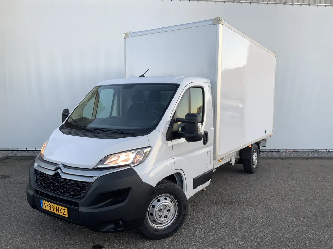 Citroen Jumper 2.2 BlueHDi 165 L3 3.5t Meubel bak & Deuren Airco - Box van: picture 1 Citroen Jumper 2.2 BlueHDi 165 L3 3.5t Meubel bak & Deuren Airco - Box van: picture 1