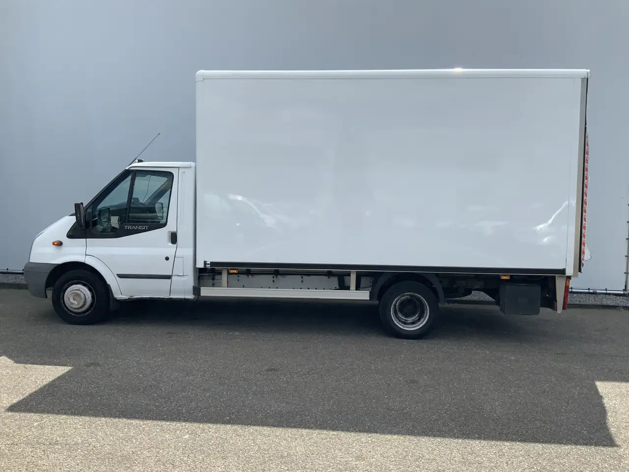 Ford Transit 350L 2.4 TDCI MARGE !!bak&Laadklep &Zijdeur Airco - Box van: picture 3 Ford Transit 350L 2.4 TDCI MARGE !!bak&Laadklep &Zijdeur Airco - Box van: picture 3
