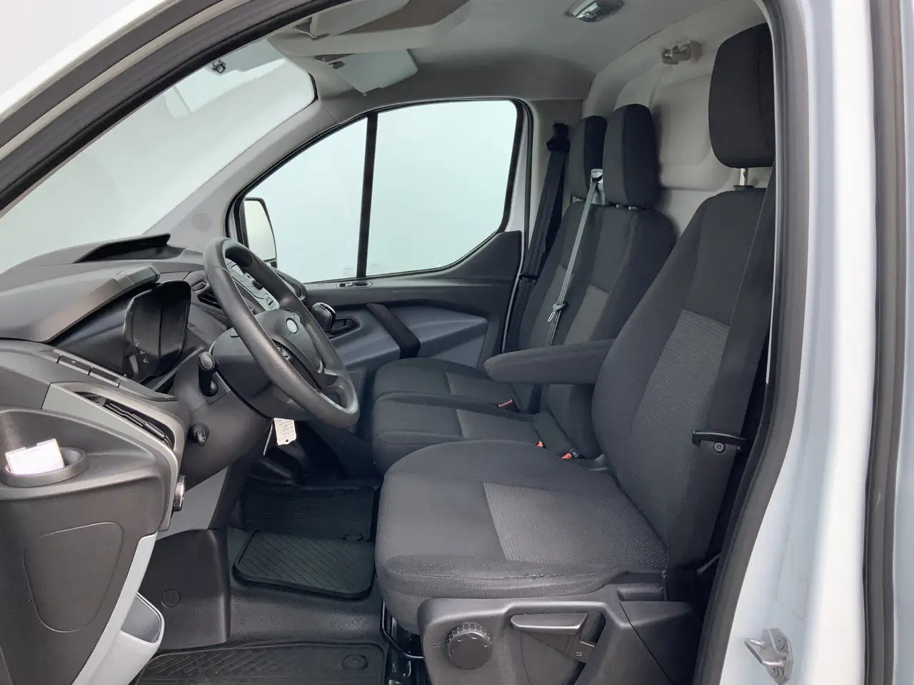 Ford Transit Custom 270 2.2 TDCI L1H1 Economy Edition Airco Cruise 3 Z - Panel van: picture 4 Ford Transit Custom 270 2.2 TDCI L1H1 Economy Edition Airco Cruise 3 Z - Panel van: picture 4