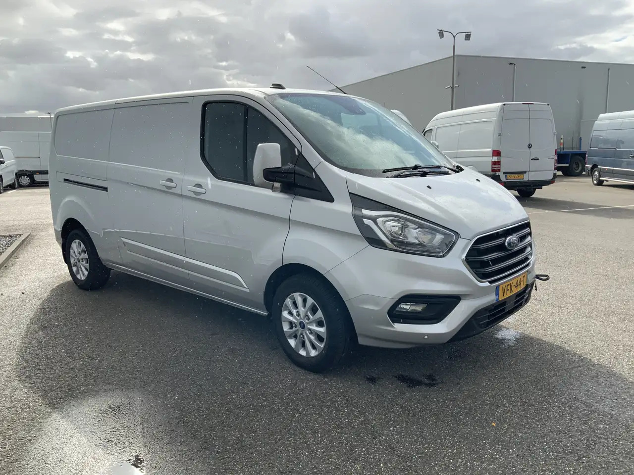 Ford Transit Custom 300 2.0 TDCI (MOTOR DEFECT!!) L2H2 Airco Navi 3 Zi - Panel van: picture 2 Ford Transit Custom 300 2.0 TDCI (MOTOR DEFECT!!) L2H2 Airco Navi 3 Zi - Panel van: picture 2