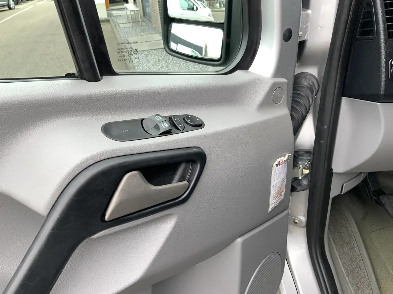 Mercedes-Benz Sprinter 213 2.2 CDI 325 L1H1 Airco Cruise Euro 4 - Panel van: picture 5 Mercedes-Benz Sprinter 213 2.2 CDI 325 L1H1 Airco Cruise Euro 4 - Panel van: picture 5