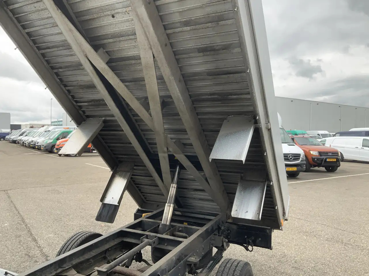 Nissan NT400 32.12 2.5 dCi 250 Kipper Trekhaak 2000 kg 3 - Tipper van: picture 5 Nissan NT400 32.12 2.5 dCi 250 Kipper Trekhaak 2000 kg 3 - Tipper van: picture 5