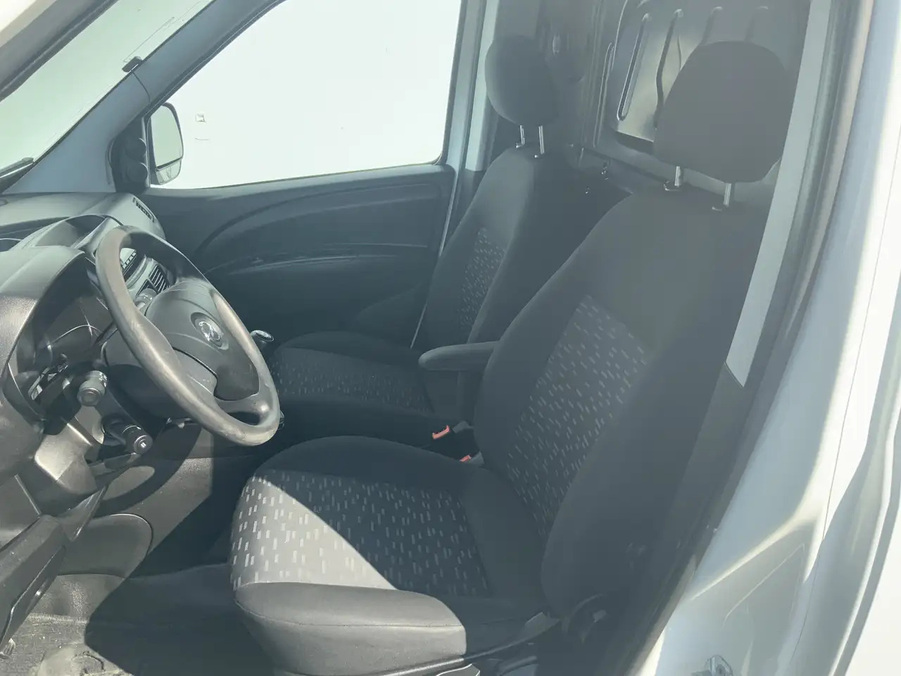 Opel Combo 1.3 CDTi L1H1 EXPORT ecoFLEX Edition Airco Trekhaa - Small van: picture 4 Opel Combo 1.3 CDTi L1H1 EXPORT ecoFLEX Edition Airco Trekhaa - Small van: picture 4