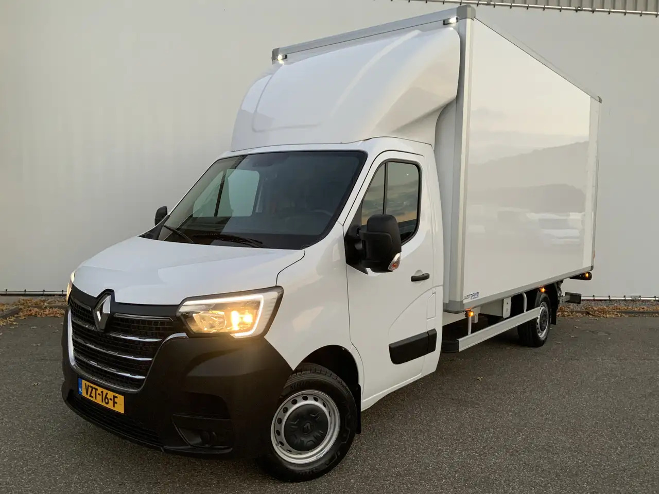 Renault Master T35 2.3 dCi 145 L3 Meubelbak&Klep Zijdeur Airco Cr - Box van: picture 1 Renault Master T35 2.3 dCi 145 L3 Meubelbak&Klep Zijdeur Airco Cr - Box van: picture 1