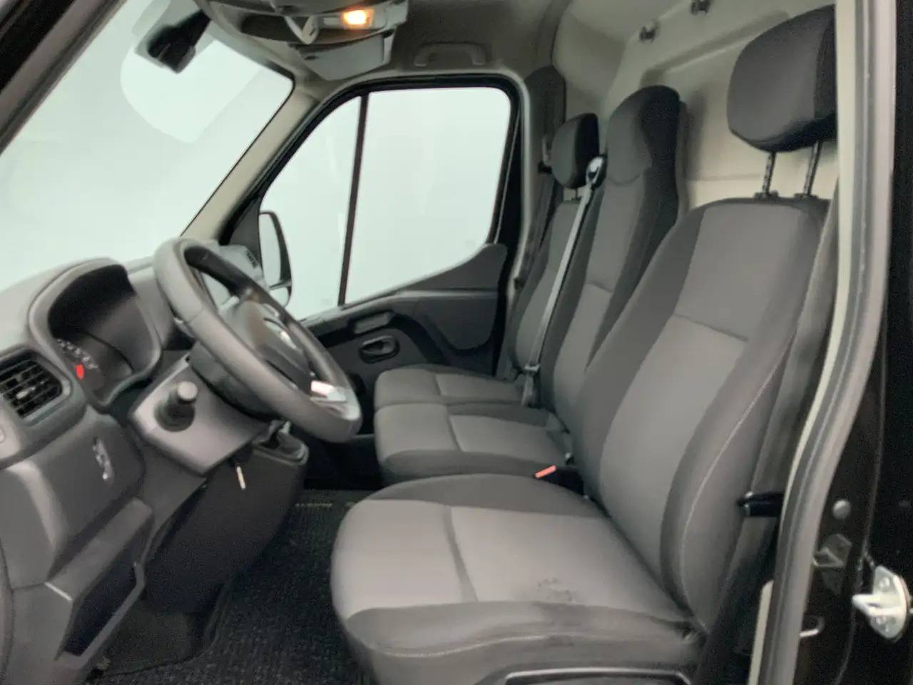 Renault Master T35 2.3 dCi 150 L2H2 Airco Cruise Camera 3 Zits Na - Panel van: picture 4 Renault Master T35 2.3 dCi 150 L2H2 Airco Cruise Camera 3 Zits Na - Panel van: picture 4