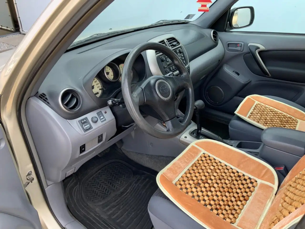 Toyota RAV 4 EXPORT FIXPRICE !!!! 4X4 Airco Cruise Automaat Alu - SUV: picture 5 Toyota RAV 4 EXPORT FIXPRICE !!!! 4X4 Airco Cruise Automaat Alu - SUV: picture 5