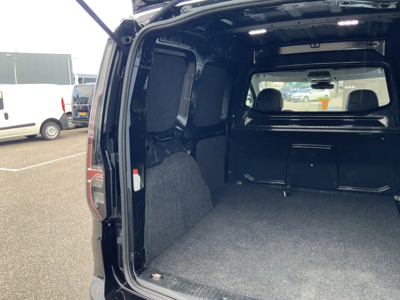 Small van Volkswagen Caddy Cargo 2.0 TDI 1st Edition Automaat Airco Cruise Le: picture 9 Small van Volkswagen Caddy Cargo 2.0 TDI 1st Edition Automaat Airco Cruise Le: picture 9