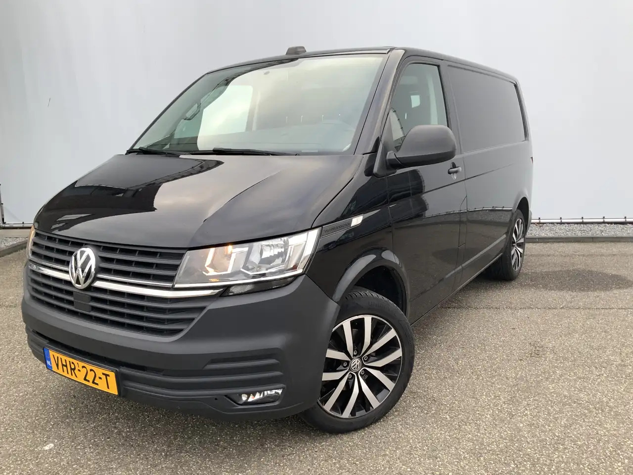 Volkswagen T6.1 Transporter 2.0 TDI L1H1 26 Airco Navi 3 Zits Alu Velg Trekhaa - Panel van: picture 1 Volkswagen T6.1 Transporter 2.0 TDI L1H1 26 Airco Navi 3 Zits Alu Velg Trekhaa - Panel van: picture 1