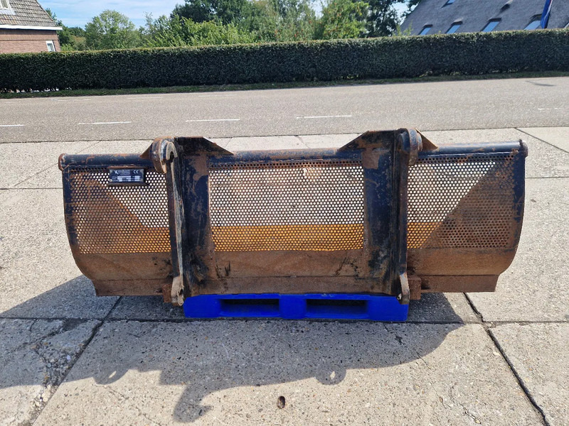 Jeroen van Leeuwen schepbak voor Volvo L30/L35 - Bucket for Construction machinery: picture 2 Jeroen van Leeuwen schepbak voor Volvo L30/L35 - Bucket for Construction machinery: picture 2