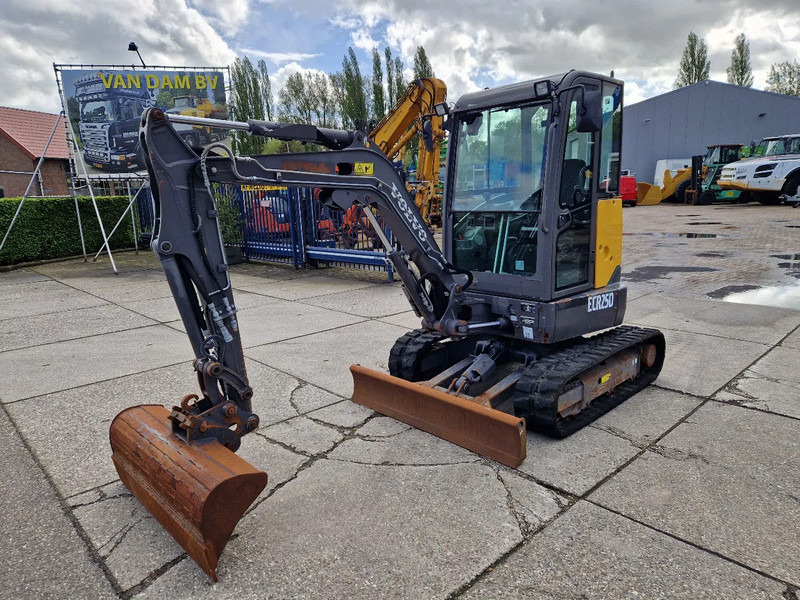 Volvo ECR25D met 2562 uur - Mini excavator: picture 1 Volvo ECR25D met 2562 uur - Mini excavator: picture 1