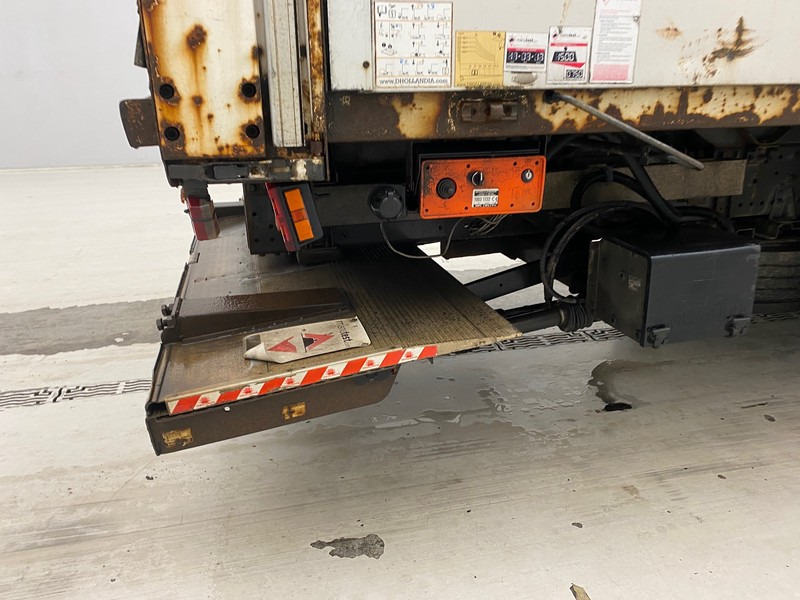 Mercedes-Benz Axor 1824 - Curtainsider truck: picture 5 Mercedes-Benz Axor 1824 - Curtainsider truck: picture 5