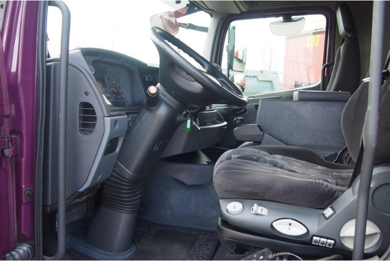 Interior photo 1: Refrigerator truck Mercedes-Benz Axor 1824