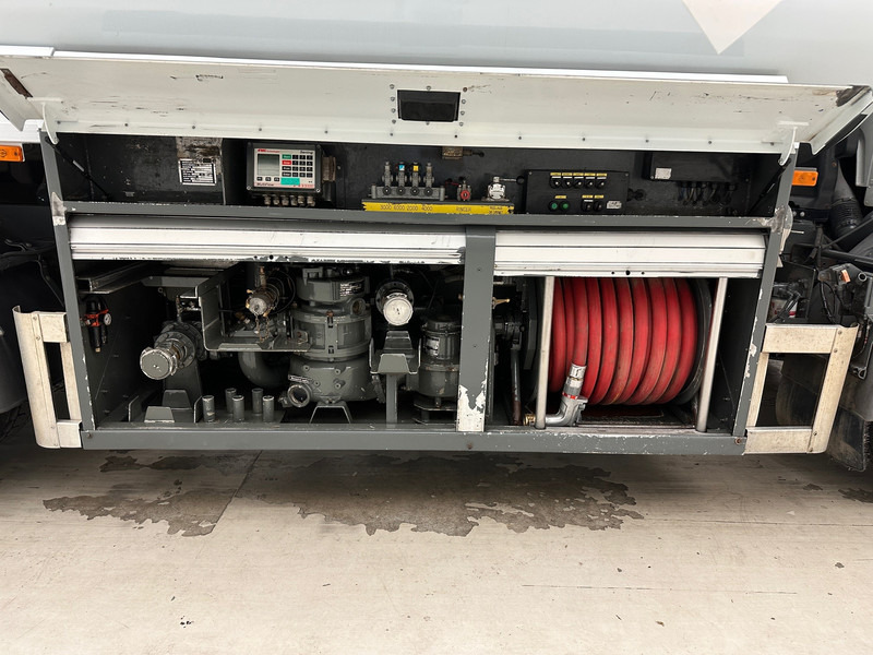 Renault Midlum 300 DXi - Tank truck: picture 4 Renault Midlum 300 DXi - Tank truck: picture 4