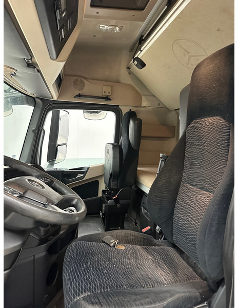 Tractor unit Mercedes-Benz Actros 1842: picture 10