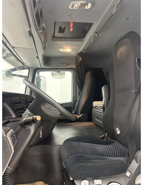 Tractor unit Mercedes-Benz Actros 1844: picture 10