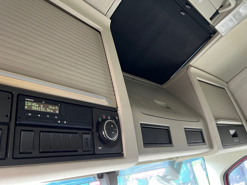 Tractor unit Volvo FH13.420 Globetrotter - ADR: picture 18 Tractor unit Volvo FH13.420 Globetrotter - ADR: picture 18