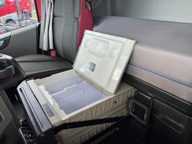 Tractor unit Volvo FH13.420 Globetrotter - ADR: picture 11 Tractor unit Volvo FH13.420 Globetrotter - ADR: picture 11