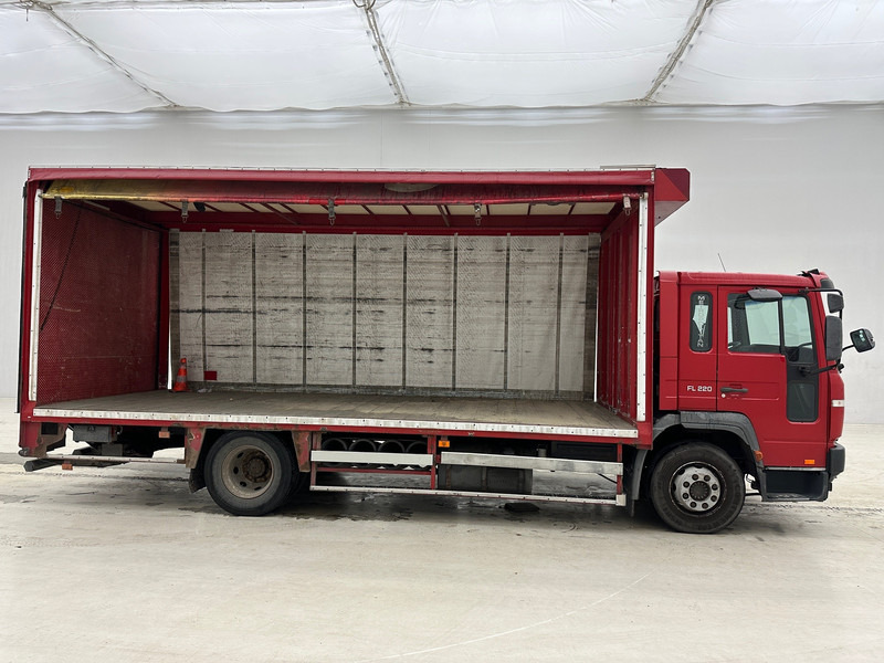 Volvo FL 220 - Curtainsider truck: picture 4 Volvo FL 220 - Curtainsider truck: picture 4