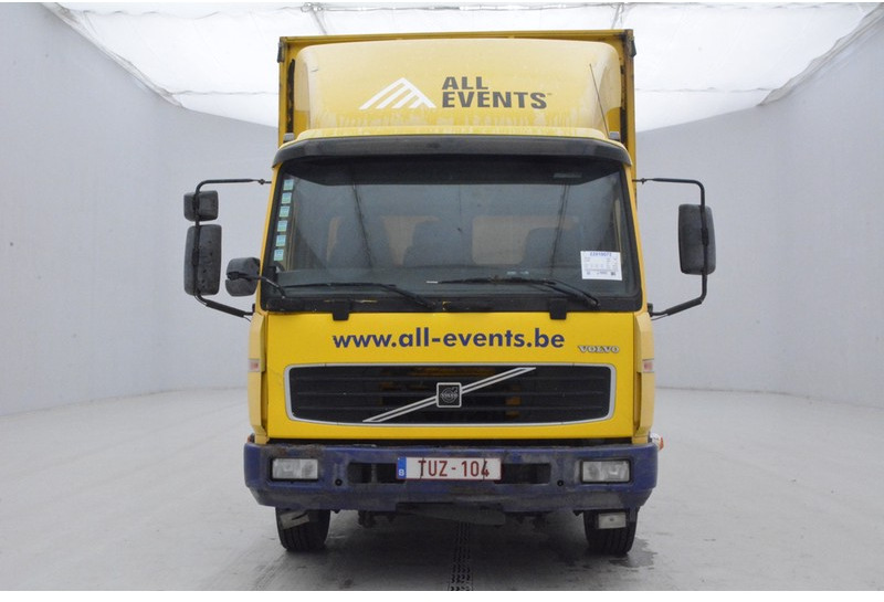 Volvo FL 220* - Curtainsider truck: picture 2 Volvo FL 220* - Curtainsider truck: picture 2
