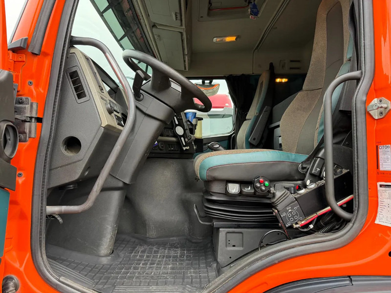 Crane truck Volvo FM 500 8X4 Tridem Euro 6 Palfinger 42002 + Fly jib: picture 9