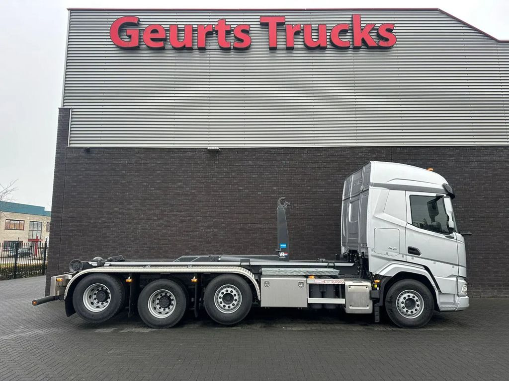 DAF XF 530 8X2 TRIPLE VDL S-30-6700 HAAKARMSYSTEEM/A - Hook lift truck: picture 4 DAF XF 530 8X2 TRIPLE VDL S-30-6700 HAAKARMSYSTEEM/A - Hook lift truck: picture 4