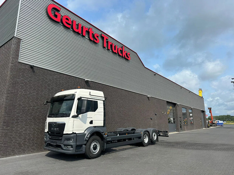 MAN TGS 26.520 6X2H-4 BL CH HYDRO DRIVE CHASSIS CABINE (NIEUW) - Cab chassis truck: picture 2 MAN TGS 26.520 6X2H-4 BL CH HYDRO DRIVE CHASSIS CABINE (NIEUW) - Cab chassis truck: picture 2