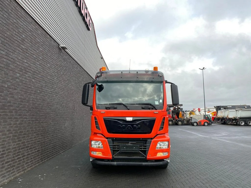 Hook lift truck, Crane truck MAN TGS 35.480 8X4 TRIDEM + 20 TON HAAKARM + HMF 3220-K6 KRAAN/KRAN/CRANE/GRUA: picture 14 Hook lift truck, Crane truck MAN TGS 35.480 8X4 TRIDEM + 20 TON HAAKARM + HMF 3220-K6 KRAAN/KRAN/CRANE/GRUA: picture 14