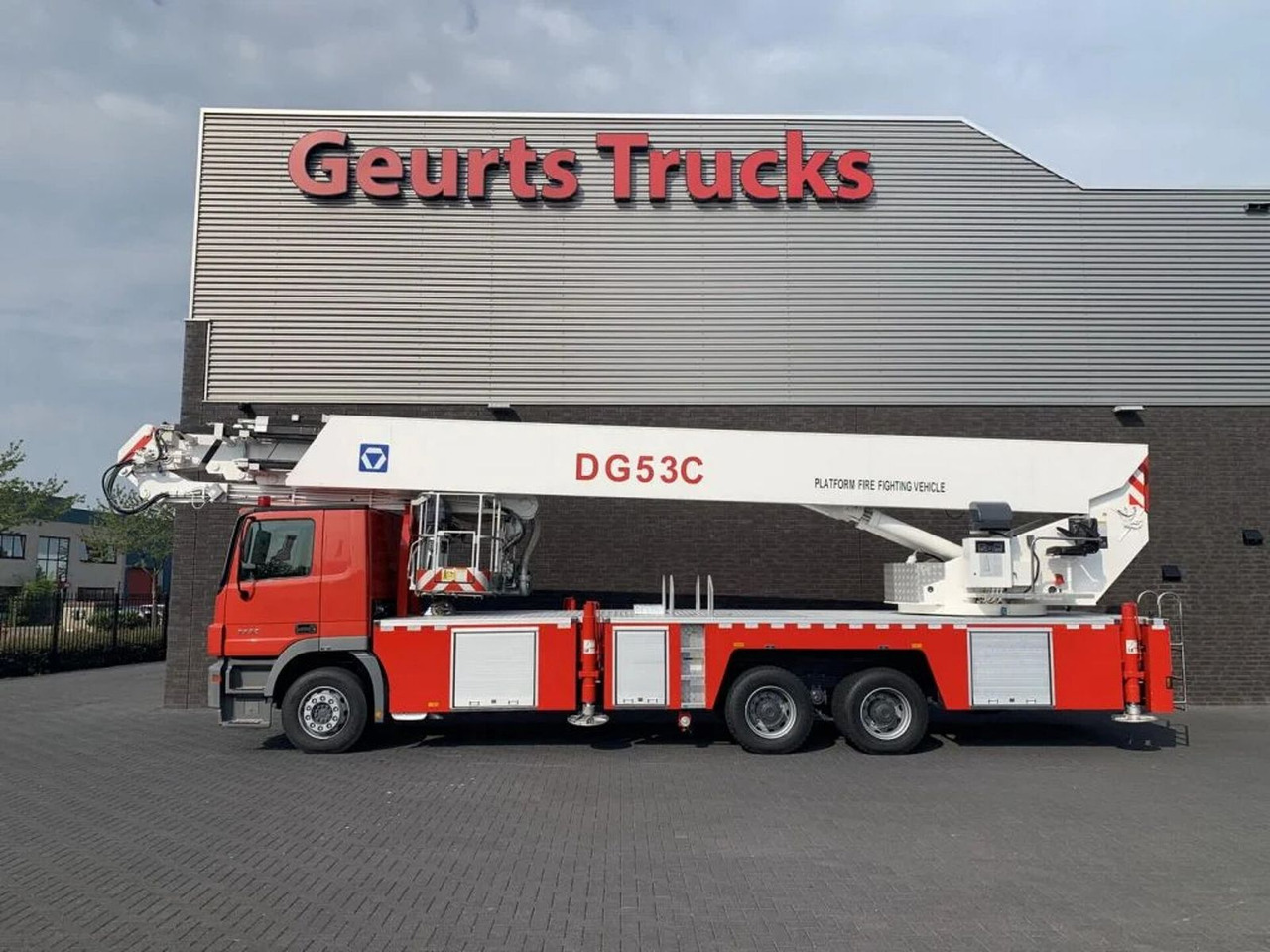 Mercedes-Benz Actros 3332 6X4 XCMG DG53C FIRE FIGTHING PLATFOR - Fire truck: picture 1 Mercedes-Benz Actros 3332 6X4 XCMG DG53C FIRE FIGTHING PLATFOR - Fire truck: picture 1