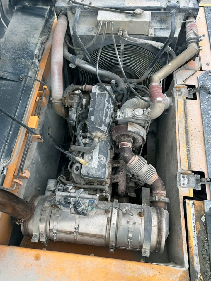 Hyundai R 300 - Crawler excavator: picture 4 Hyundai R 300 - Crawler excavator: picture 4