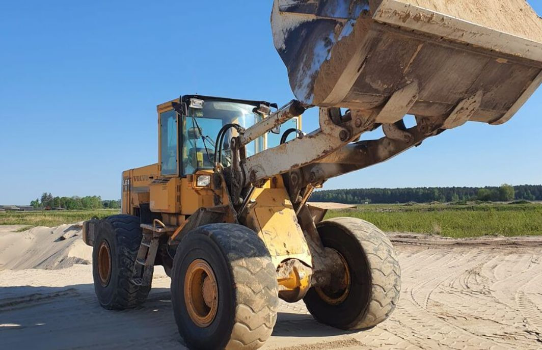VOLVO L120B - Wheel loader: picture 1 VOLVO L120B - Wheel loader: picture 1