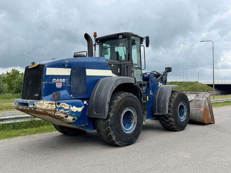 Wheel loader Case 921E: picture 8