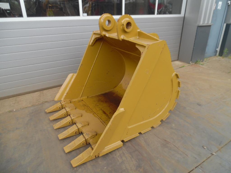 Caterpillar 325B / 325C / 325D 47 inch HDbucket - Bucket: picture 1 Caterpillar 325B / 325C / 325D 47 inch HDbucket - Bucket: picture 1