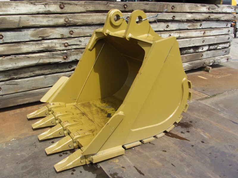Caterpillar 325B / 325C / 325D 47 inch HDbucket - Bucket: picture 1 Caterpillar 325B / 325C / 325D 47 inch HDbucket - Bucket: picture 1