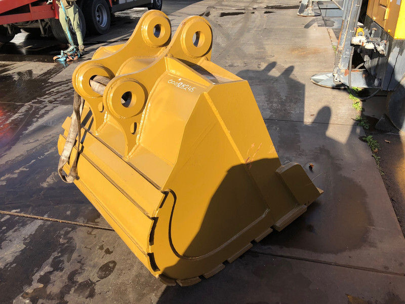 Caterpillar 325B 47 inch HDBucket - Bucket: picture 2 Caterpillar 325B 47 inch HDBucket - Bucket: picture 2
