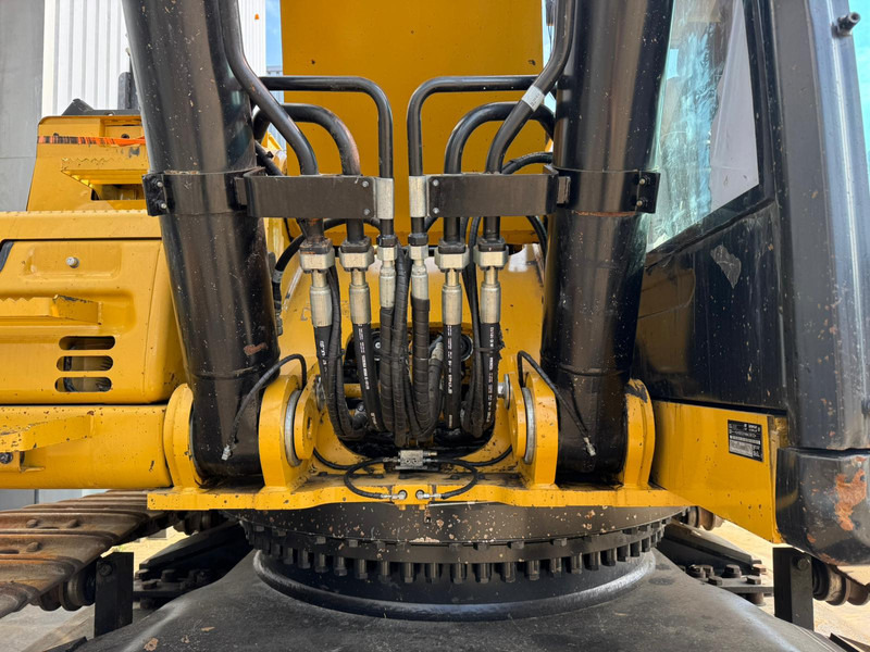Crawler excavator Caterpillar 352F: picture 17