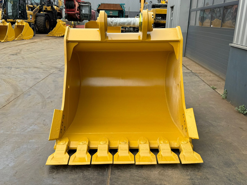 Caterpillar CAT 349 BUCKET TB linkage (66-IN X 2.81-CU M,7 teeth) - Bucket: picture 2 Caterpillar CAT 349 BUCKET TB linkage (66-IN X 2.81-CU M,7 teeth) - Bucket: picture 2