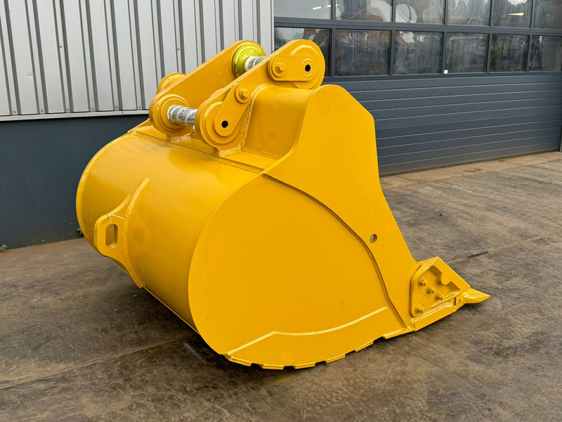 Caterpillar CAT 349 BUCKET TB linkage (66-IN X 2.81-CU M,7 teeth) - Bucket: picture 5 Caterpillar CAT 349 BUCKET TB linkage (66-IN X 2.81-CU M,7 teeth) - Bucket: picture 5