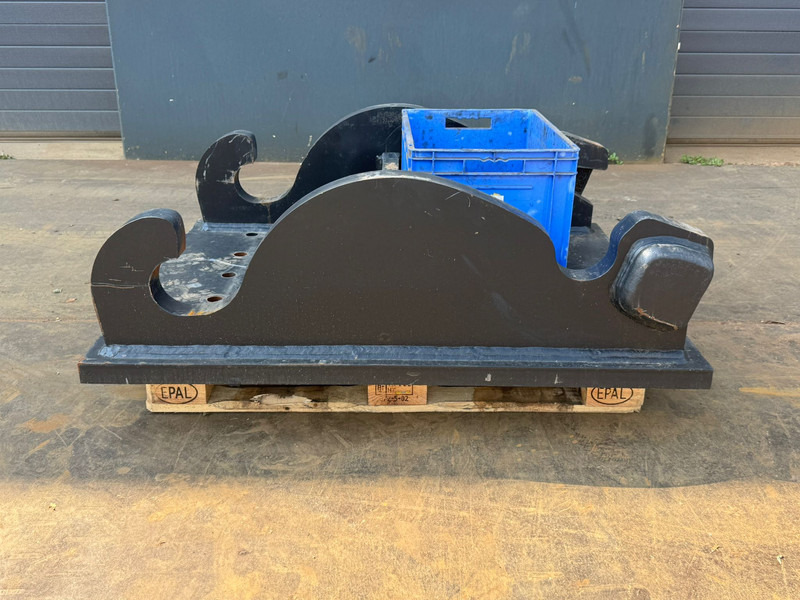 Caterpillar Caterpillar Plate CW70 - Quick coupler: picture 1 Caterpillar Caterpillar Plate CW70 - Quick coupler: picture 1
