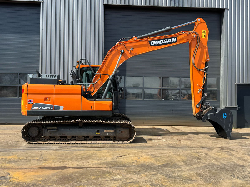 Doosan DX140LC-5 - CE / Verachtert CW30 - GP edge bucket - Crawler excavator: picture 4 Doosan DX140LC-5 - CE / Verachtert CW30 - GP edge bucket - Crawler excavator: picture 4