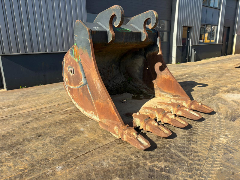 Verachtert HD bucket with teeth CW70 for 374F - Bucket: picture 1 Verachtert HD bucket with teeth CW70 for 374F - Bucket: picture 1