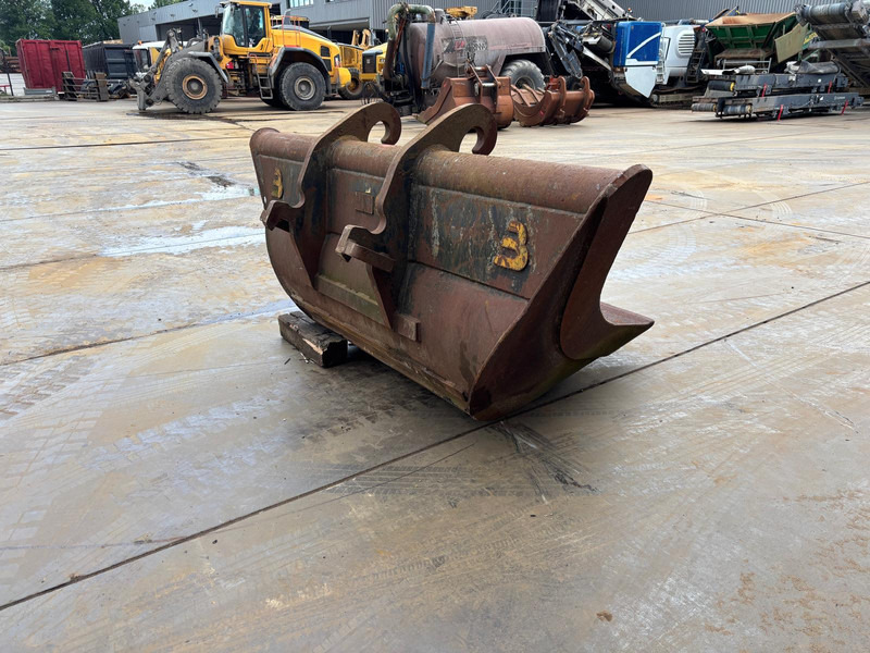 Verachtert Vleugelbak - Bucket: picture 5 Verachtert Vleugelbak - Bucket: picture 5