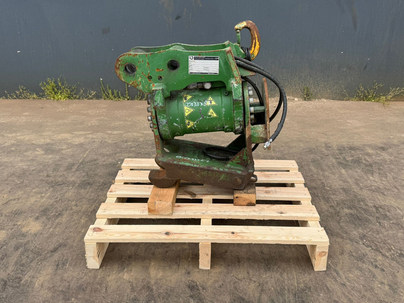 Powertilt Xtra Tilt CAT 302 - Quick coupler: picture 1 Powertilt Xtra Tilt CAT 302 - Quick coupler: picture 1
