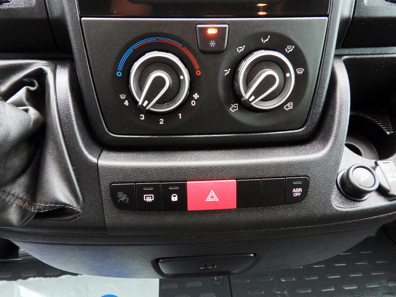 Panel van CITROEN JUMPER  BOX DELIVERY VAN 7 SEATS CRUISE CONTROL LED LIGHTS AIR CONDITIONING  165HP: picture 34