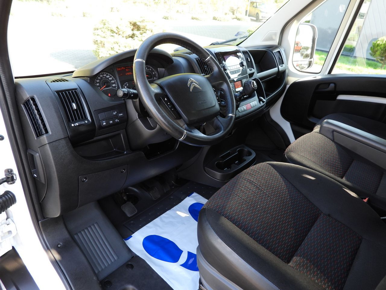 CITROEN JUMPER STAKE BODY DOUBLE CABIN DOKA 7 SEATS PNEUMATICS AIR CONDITIONING 140HP - Open body delivery van: picture 2 CITROEN JUMPER STAKE BODY DOUBLE CABIN DOKA 7 SEATS PNEUMATICS AIR CONDITIONING 140HP - Open body delivery van: picture 2
