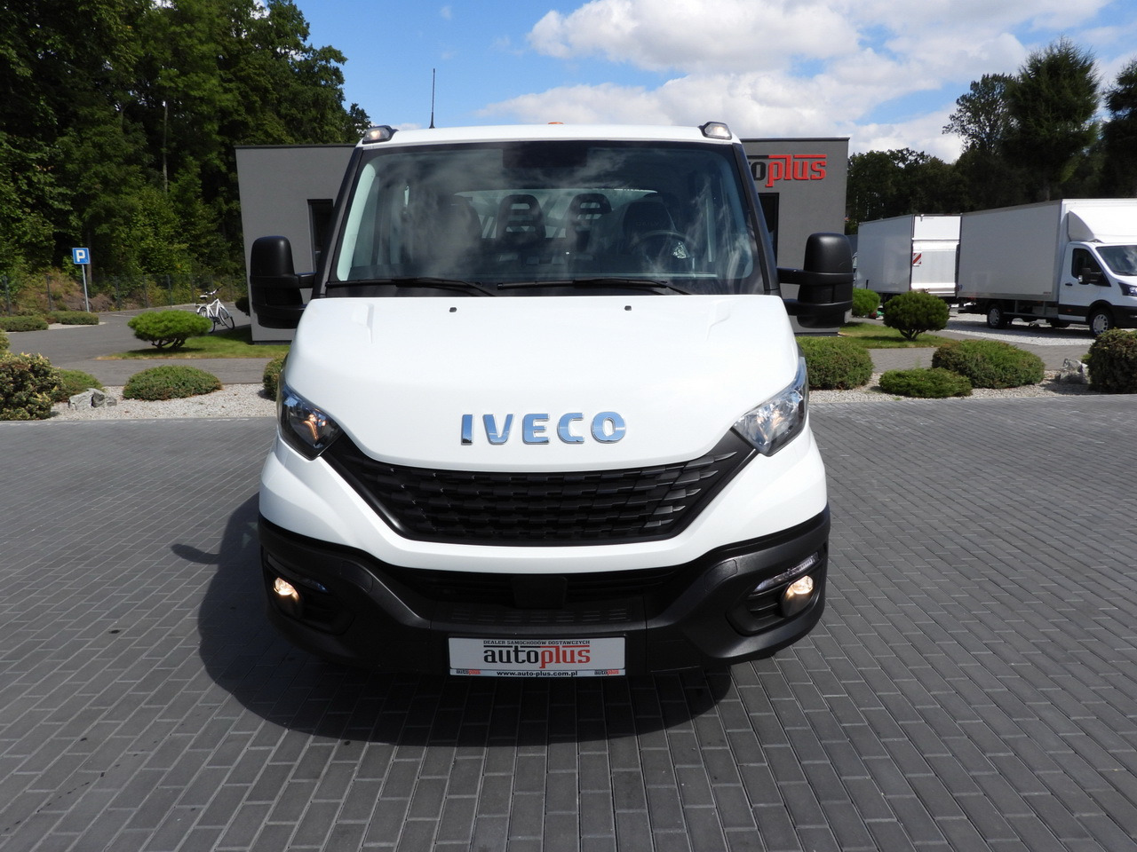 IVECO DAILY 35C16 TIPPER DOUBLE CABIN DOKA 6 SEATS CRUISE CONTROL NAVIGATION TWIN WHEELS AIR CONDITIONING 160HP - Commercial vehicle: picture 5 IVECO DAILY 35C16 TIPPER DOUBLE CABIN DOKA 6 SEATS CRUISE CONTROL NAVIGATION TWIN WHEELS AIR CONDITIONING 160HP - Commercial vehicle: picture 5
