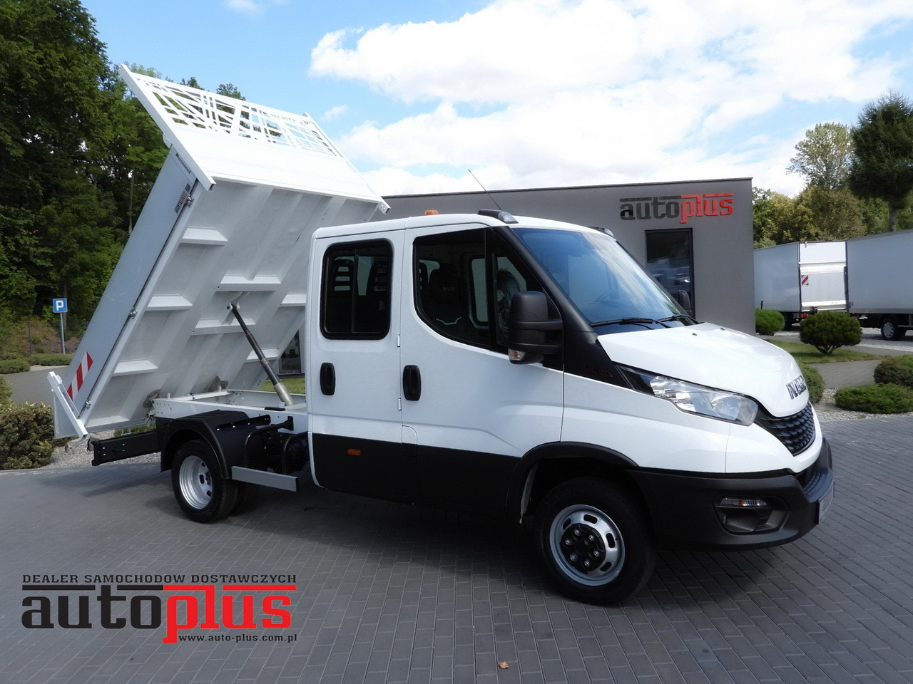 IVECO DAILY 35C16 TIPPER DOUBLE CABIN DOKA 6 SEATS CRUISE CONTROL NAVIGATION TWIN WHEELS AIR CONDITIONING 160HP - Commercial vehicle: picture 1 IVECO DAILY 35C16 TIPPER DOUBLE CABIN DOKA 6 SEATS CRUISE CONTROL NAVIGATION TWIN WHEELS AIR CONDITIONING 160HP - Commercial vehicle: picture 1