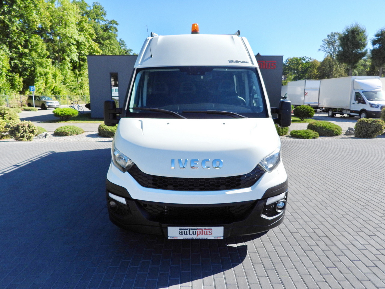IVECO DAILY 35C17 BOX DELIVERY VAN 6 SEATS CRUISE CONTROL TWIN WHEELS AIR CONDITIONING 170HP - Commercial vehicle: picture 5 IVECO DAILY 35C17 BOX DELIVERY VAN 6 SEATS CRUISE CONTROL TWIN WHEELS AIR CONDITIONING 170HP - Commercial vehicle: picture 5